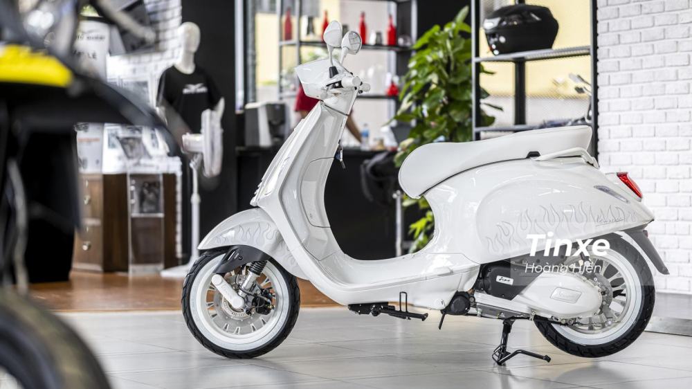 Vespa Sprint phiên bản Justin Bieber hiện nay đã được bày bán tại các đại lý chính hãng của Piaggio Việt Nam. Vespa Sprint phiên bản Justin Bieber hiện nay đã được bày bán tại các đại lý chính hãng của Piaggio Việt Nam.
