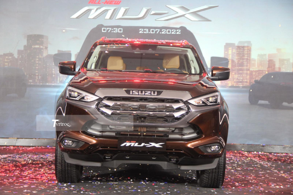 Bước sang thế hệ hoàn toàn mới, mẫu xe SUV 7 chỗ Isuzu mu-X đã được chăm chút từ nhan sắc, trang bị nội thất đến một số tính năng an toàn và tất nhiên đã khiến giá bán xe tăng đáng kể. Trong đó, Isuzu mu-X Premium có giá cao nhất lên đến 1,19 tỷ đồng. Bước sang thế hệ hoàn toàn mới, mẫu xe SUV 7 chỗ Isuzu mu-X đã được chăm chút từ nhan sắc, trang bị nội thất đến một số tính năng an toàn và tất nhiên đã khiến giá bán xe tăng đáng kể. Trong đó, Isuzu mu-X Premium có giá cao nhất lên đến 1,19 tỷ đồng.