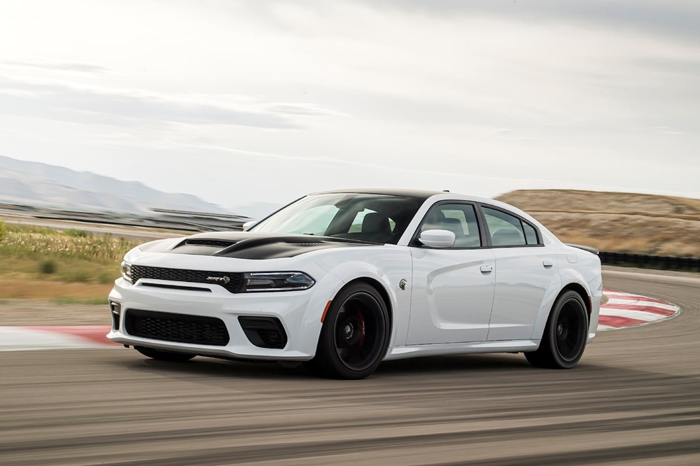Dodge SRT Hellcat được coi là mãnh thú với khả năng vận hành không thua kém gì siêu xe. Dodge SRT Hellcat được coi là mãnh thú với khả năng vận hành không thua kém gì siêu xe.
