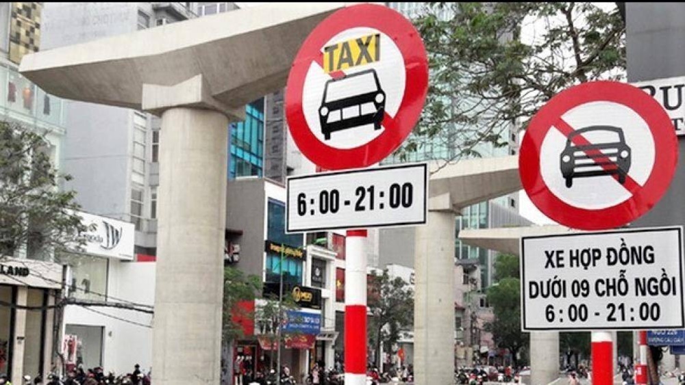 Đi vào đường cấm theo giờ thì người vi phạm vẫn bị phạt như quy định đi vào đường, khu vực cấm. Đi vào đường cấm theo giờ thì người vi phạm vẫn bị phạt như quy định đi vào đường, khu vực cấm.