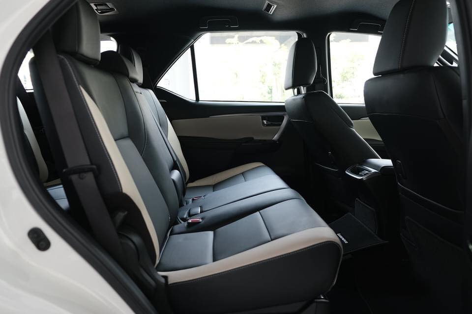 Hàng ghế sau của Toyota Fortuner Legender 60th Anniversary Hàng ghế sau của Toyota Fortuner Legender 60th Anniversary