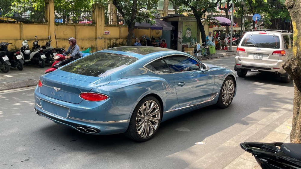 Bentley Continental GT V8 Mulliner có giá hơn 21 tỷ đồng lăn bánh tại Hà Nội