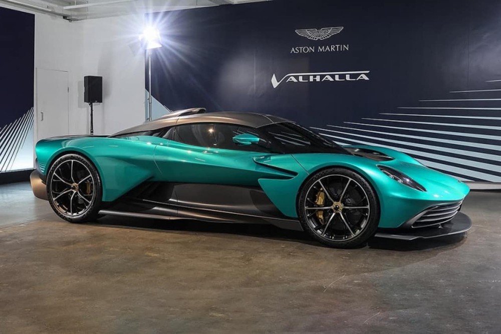 Và siêu xe Aston Martin Valhalla