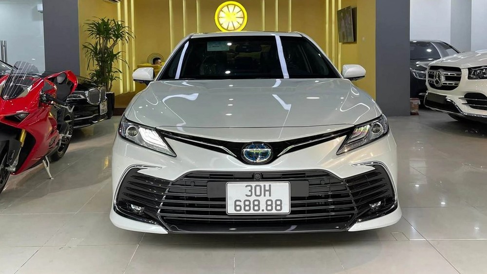 Nhờ biển số đẹp, chiếc Toyota Camry 2022 được chào bán với giá hơn 3 tỷ đồng, đắt ngang Mercedes E-Class Nhờ biển số đẹp, chiếc Toyota Camry 2022 được chào bán với giá hơn 3 tỷ đồng, đắt ngang Mercedes E-Class