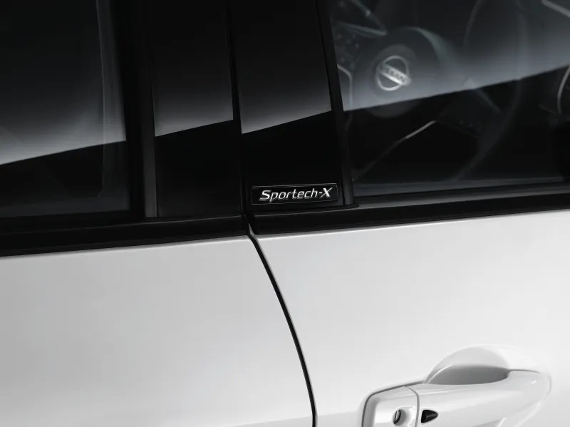 Logo Sportech-X trên cửa của Nissan Almera Sportech-X 2022 Logo Sportech-X trên cửa của Nissan Almera Sportech-X 2022