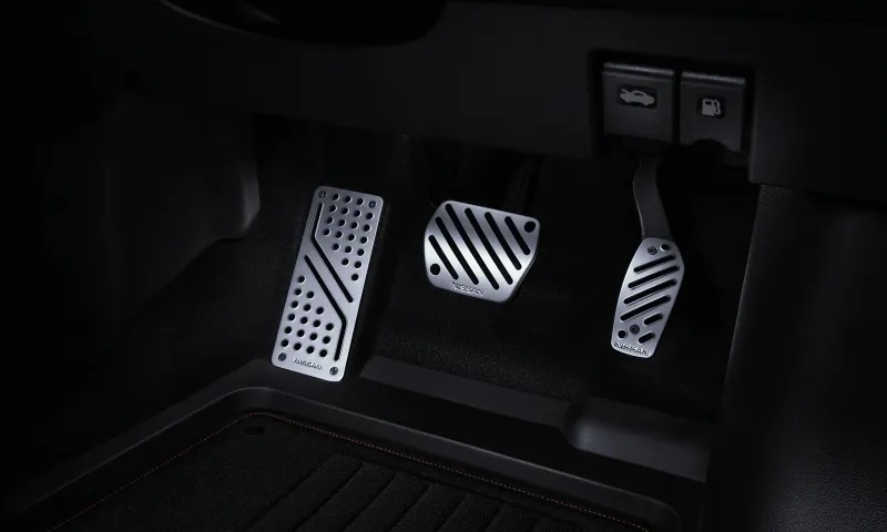 Bộ bàn đạp bằng kim loại của Nissan Almera Sportech-X 2022 Bộ bàn đạp bằng kim loại của Nissan Almera Sportech-X 2022