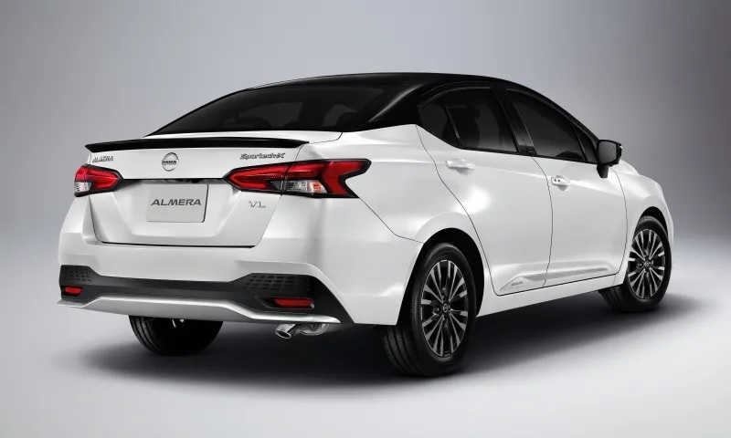 Nissan Almera Sportech-X 2022 mang trên mình sơn ngoại thất 2 màu tương phản Nissan Almera Sportech-X 2022 mang trên mình sơn ngoại thất 2 màu tương phản