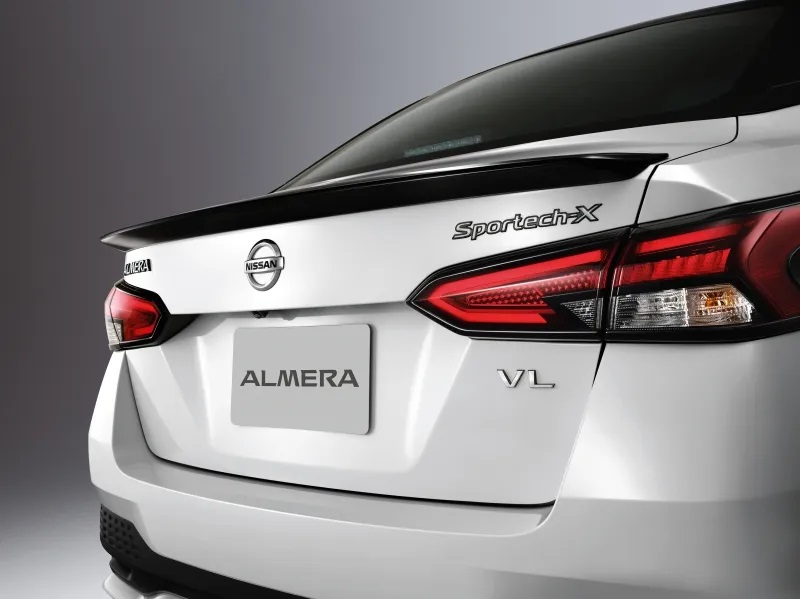 Logo Sportech-X trên cửa cốp sau của Nissan Almera Sportech-X 2022 Logo Sportech-X trên cửa cốp sau của Nissan Almera Sportech-X 2022