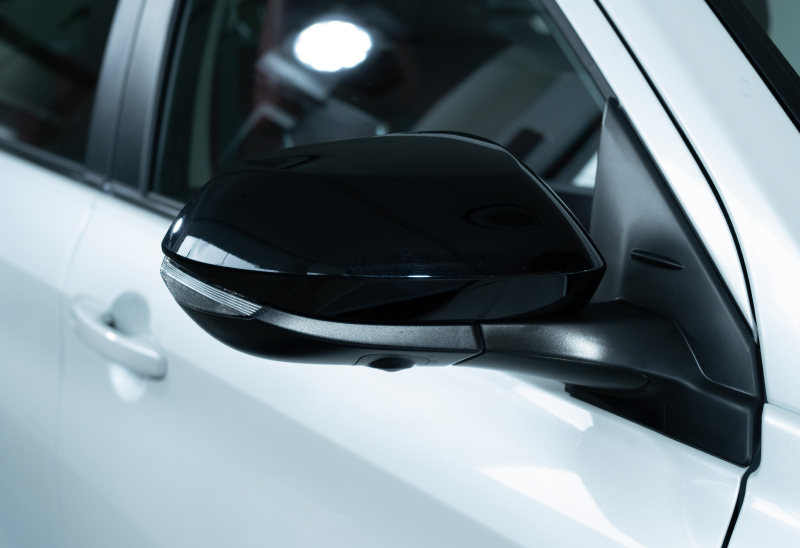 Ốp gương chiếu hậu màu đen của Toyota Vios 2023 bản 1.2 Premium Luxury CVT
