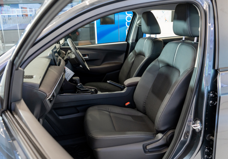 Ghế của Toyota Vios 2023 bản 1.2 Smart CVT được bọc da pha nỉ