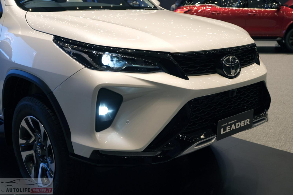 Cận cảnh thiết kế đầu xe của Toyota Fortuner Leader 2023