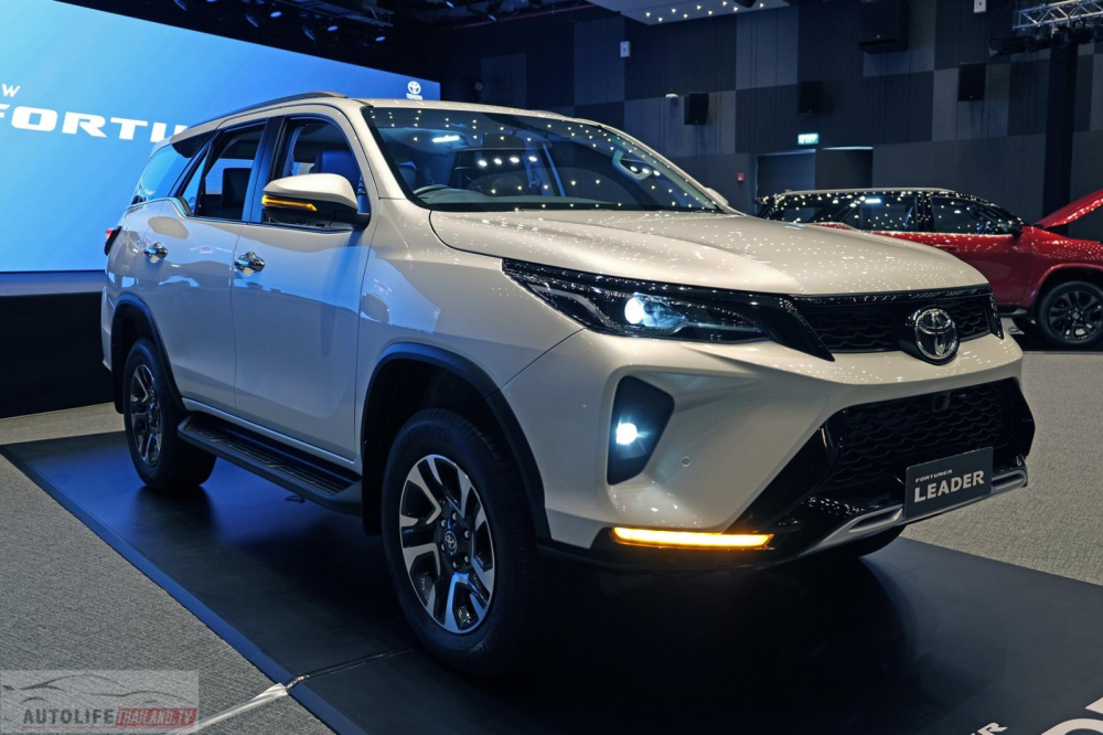 Các trang bị ngoại thất của Toyota Fortuner Leader 2023 gần như không thay đổi