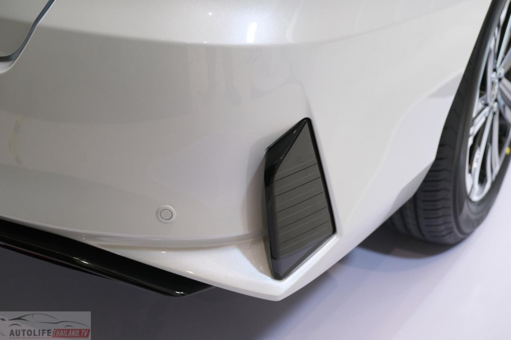 Chi tiết trang trí trên cản sau của Toyota Vios Premium Luxury 2023