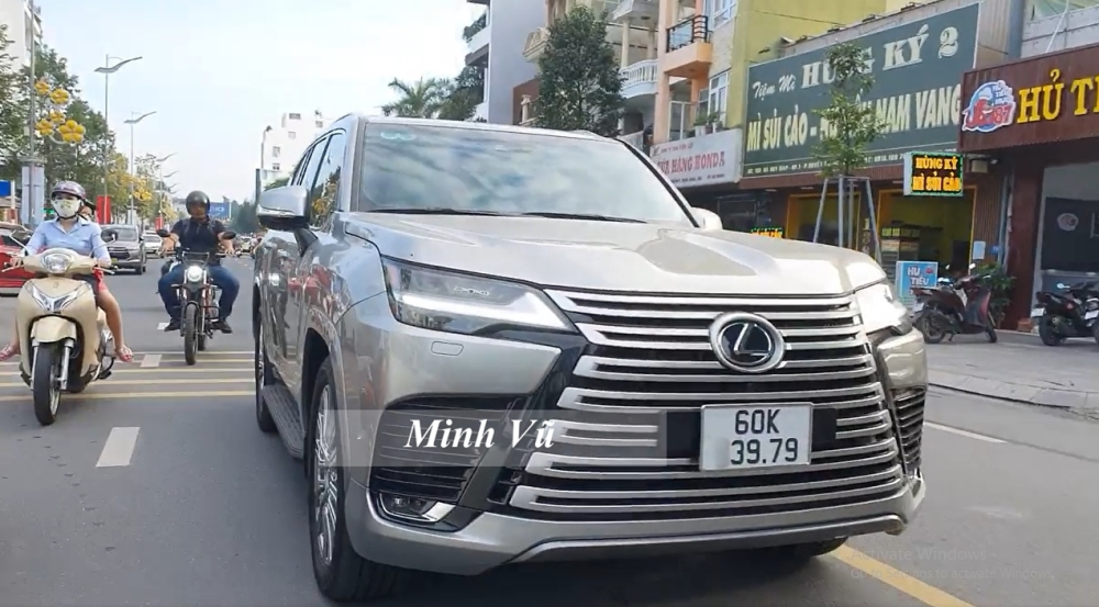 Chiếc xe xe Lexus LX600 thế hệ mới này của doanh nhân Đồng Nai có biển số thần tài nhỏ và lớn