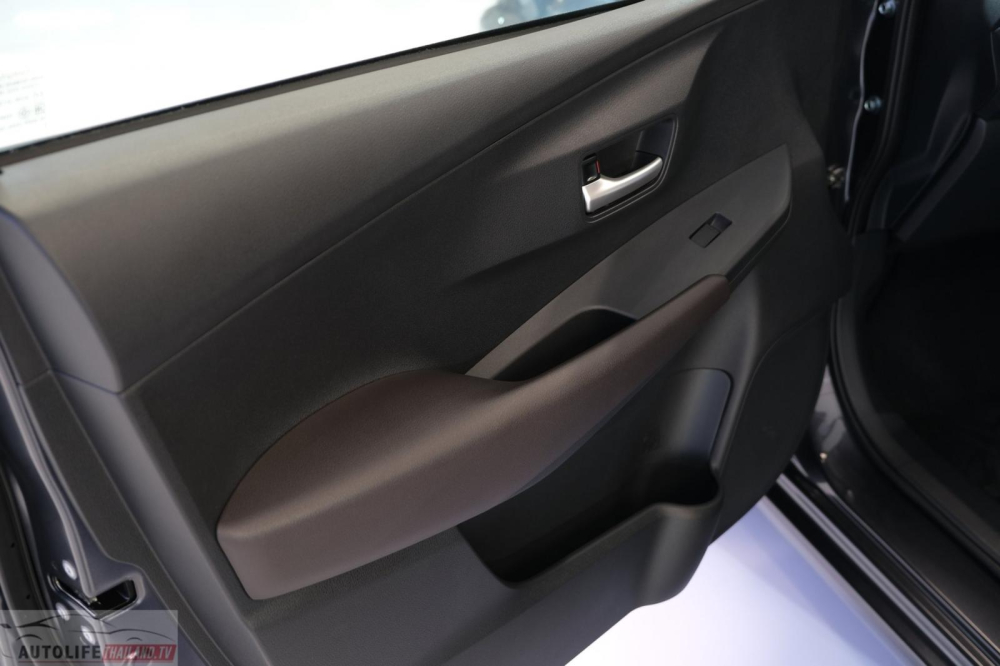 Bệ tì tay trên tappi cửa của Toyota Vios Smart 2023
