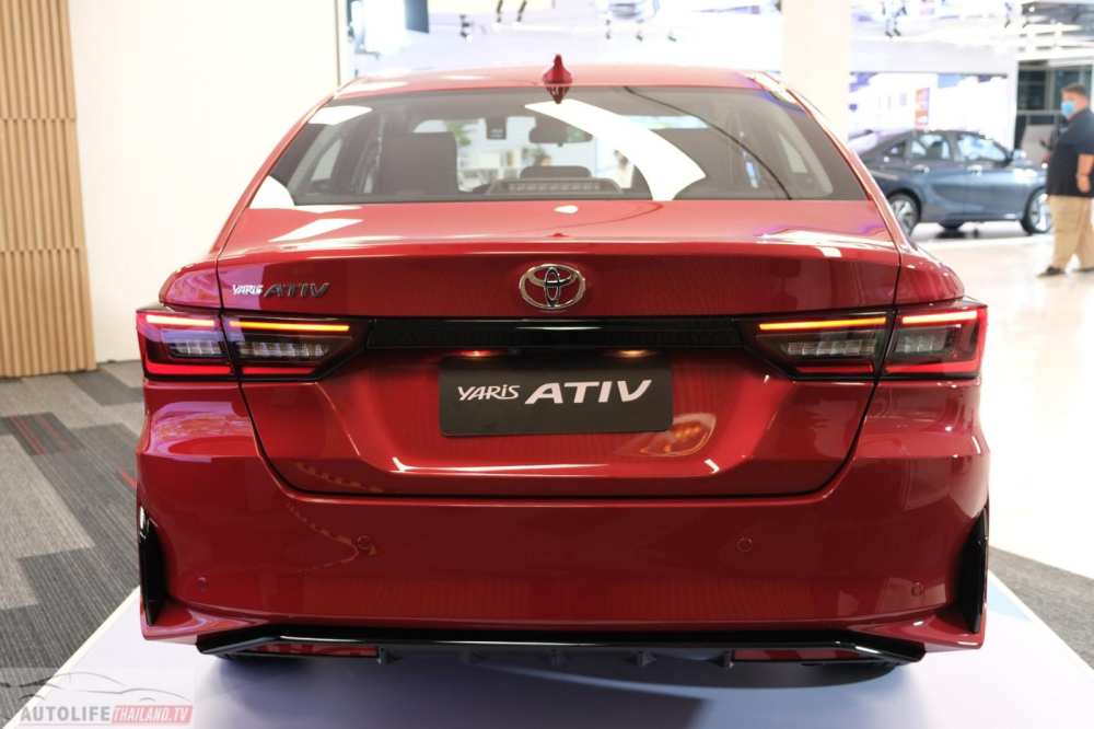 Toyota Vios Premium 2023 màu đỏ