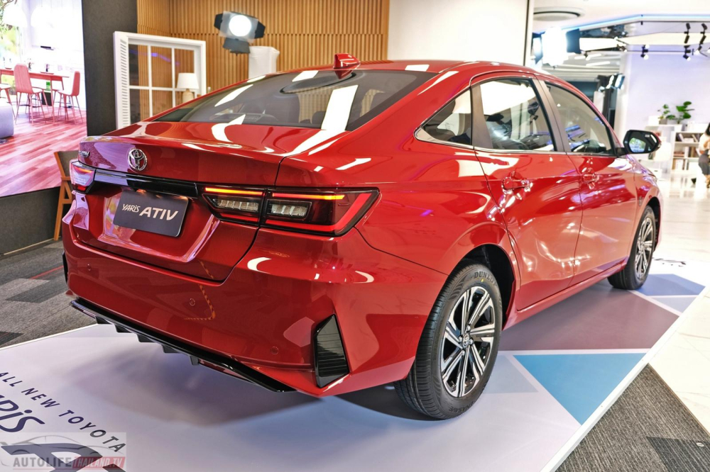 Toyota Vios Premium 2023 rẻ hơn một chút so với bản cao cấp nhất