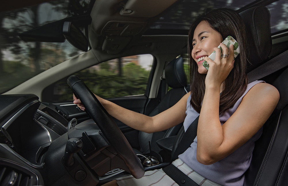 Không sử dụng điện thoại khi lái xe. Không sử dụng điện thoại khi lái xe.