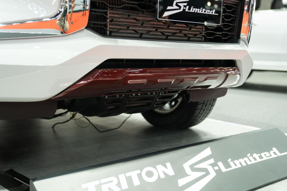 Ốp gầm màu đỏ mới của Mitsubishi Triton S-Limited Edition 2022 Ốp gầm màu đỏ mới của Mitsubishi Triton S-Limited Edition 2022