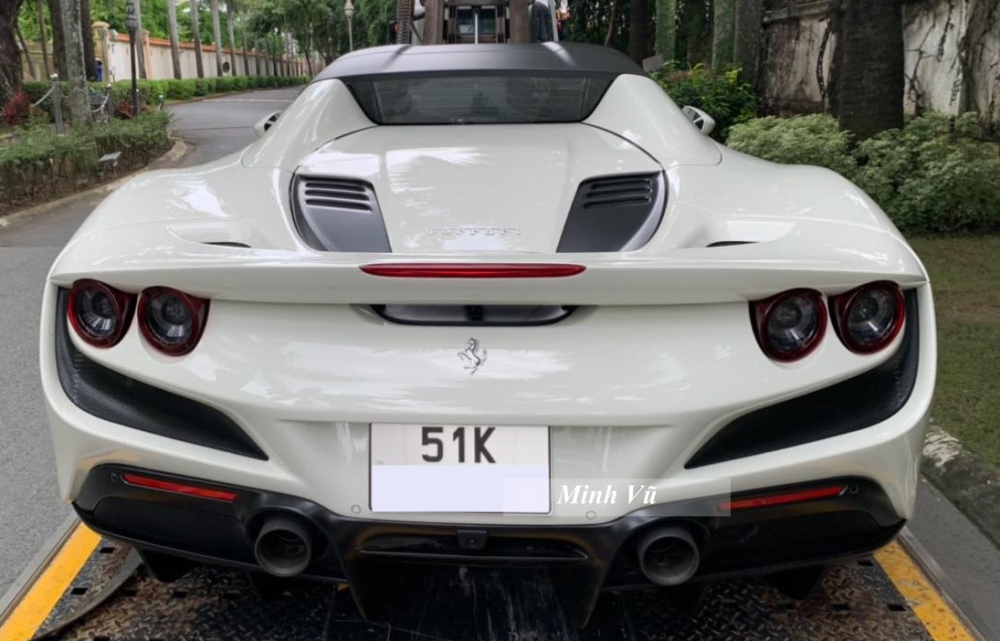 Bạch mã Ferrari F8 Spider độc nhất Việt Nam khác lạ sau 3 tháng về tay Qua Vũ