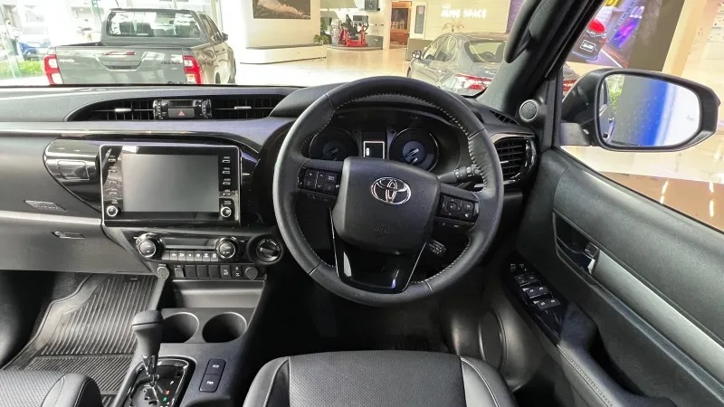 Trang bị của Toyota Hilux Revo-D Rocco 60th Anniversary không khác gì bản thường Trang bị của Toyota Hilux Revo-D Rocco 60th Anniversary không khác gì bản thường