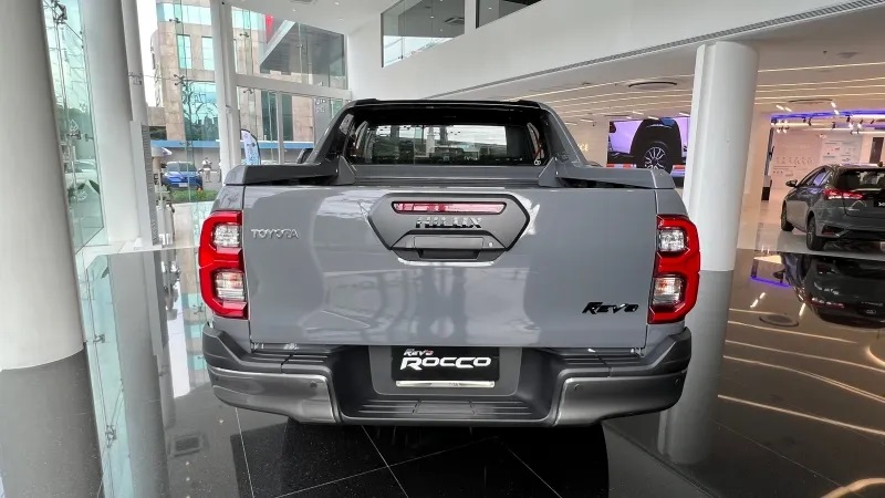 Toyota Hilux Revo-D Rocco 60th Anniversary dùng động cơ như bản thường Toyota Hilux Revo-D Rocco 60th Anniversary dùng động cơ như bản thường