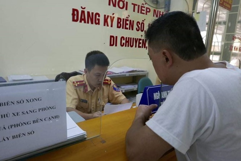 Chủ xe muốn sơn lại màu xe cần phải đăng ký thay đổi màu sơn xe ô tô theo đúng quy định. Chủ xe muốn sơn lại màu xe cần phải đăng ký thay đổi màu sơn xe ô tô theo đúng quy định.