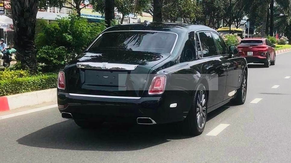 Rolls-Royce Phantom VIII trên đường phố Vũng Tàu, giá có thể trên 60 tỷ đồng Rolls-Royce Phantom VIII trên đường phố Vũng Tàu, giá có thể trên 60 tỷ đồng
