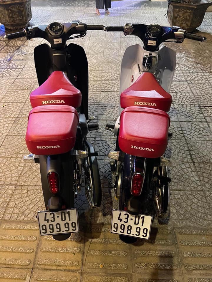 Xe máy Honda Super Cub C125 màu đen nhám được gạ bán với giá 1,2 tỷ đồng nhờ biển ngũ quý 9 Xe máy Honda Super Cub C125 màu đen nhám được gạ bán với giá 1,2 tỷ đồng nhờ biển ngũ quý 9