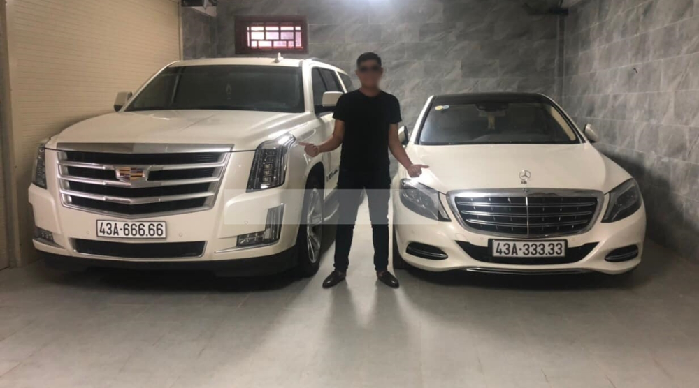 Cư dân mạng xuýt xoa trước cặp xe nhà giàu mang biển ngũ quý ở Đà Nẵng Cư dân mạng xuýt xoa trước cặp xe nhà giàu mang biển ngũ quý ở Đà Nẵng