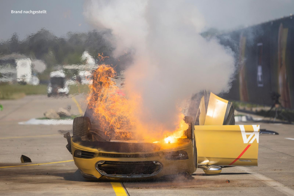 Tỷ lệ ô tô điện và xe xăng, dầu bị cháy vì tai nạn không cao như nhiều người tưởng