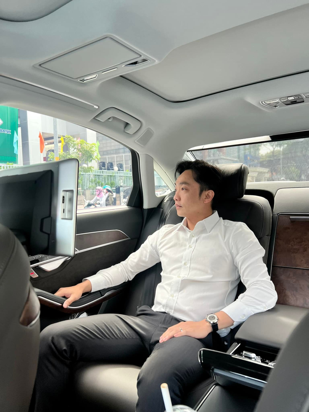 Trở lại công việc, Cường Trở lại công việc, Cường Đô-la nhanh chóng trải nghiệm cảm giác ông chủ trên xe sang Audi A8L 2022 mới tậu