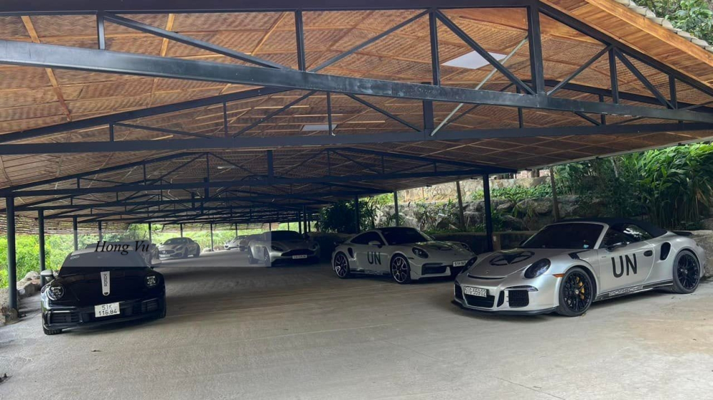 Garage mới xây dựng của ông Đặng Lê Nguyên Vũ ở M'Drắk lộ diện, toàn hàng độc được mang về cất giữ Garage mới xây dựng của ông Đặng Lê Nguyên Vũ ở M'Drắk lộ diện, toàn hàng độc được mang về cất giữ