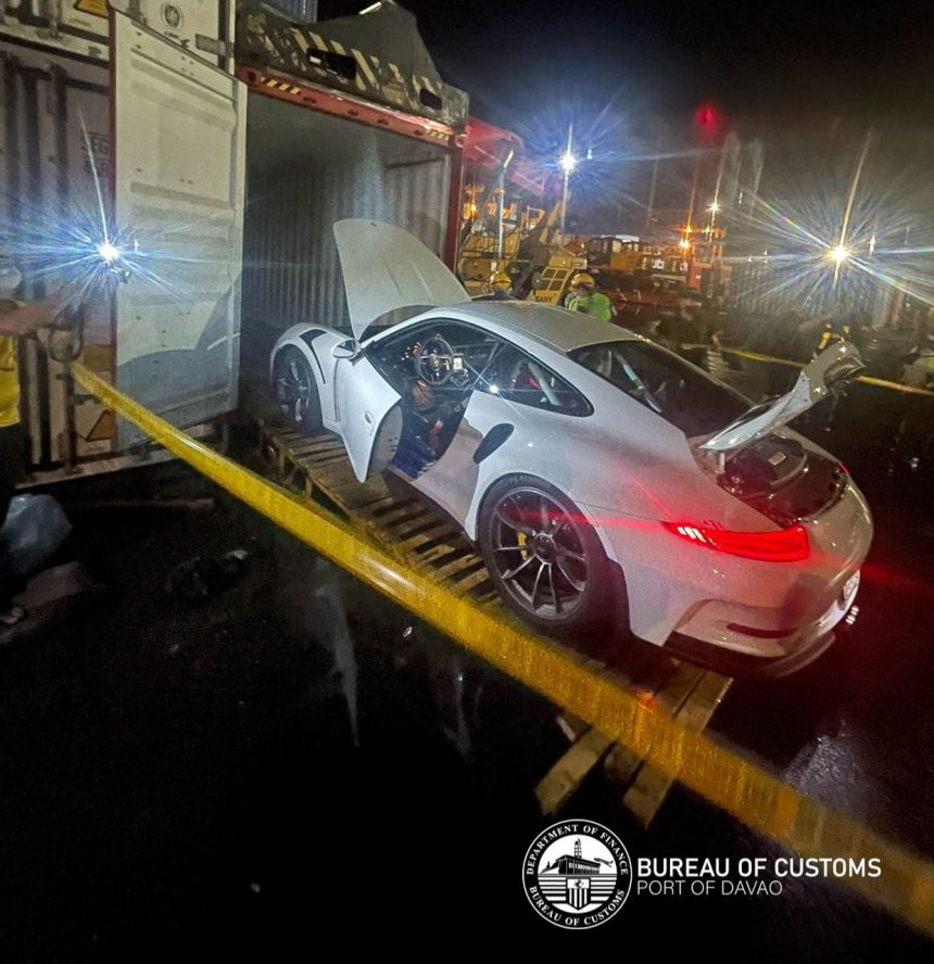 Chiếc Porsche 911 GT3 RS được giấu trong container chứa phụ tùng ô tô để nhập lậu Chiếc Porsche 911 GT3 RS được giấu trong container chứa phụ tùng ô tô để nhập lậu