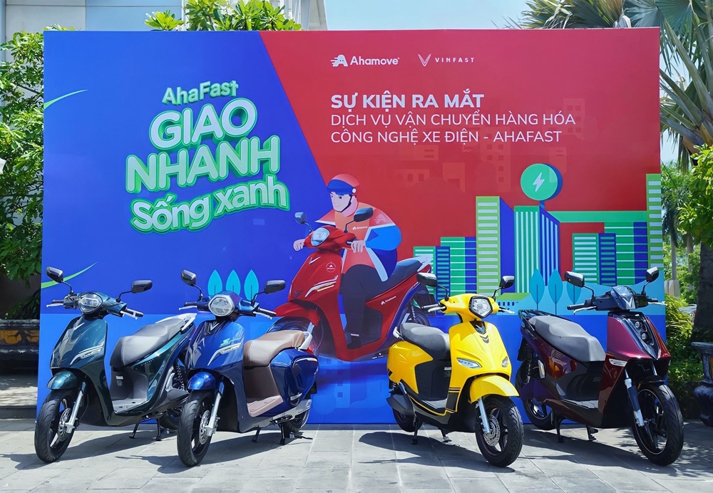 VinFast partners with Ahamove to launch AHAFAST electric motorbike delivery service
