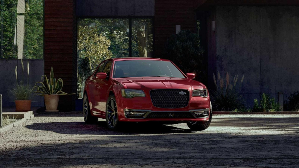 Chrysler 300C 2023 sản xuất giới hạn sẽ được cung cấp với 3 màu sơn là đỏ Velvet... Chrysler 300C 2023 sản xuất giới hạn sẽ được cung cấp với 3 màu sơn là đỏ Velvet...