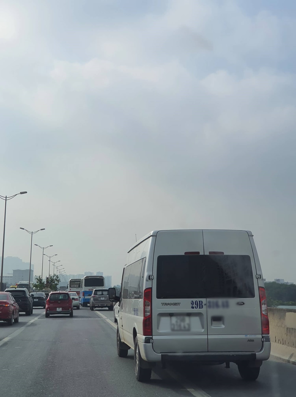 Rất nhiều sai phạm thường xuyên xảy ra trên tuyến đường cầu Thanh Trì - Vành đai 3. Rất nhiều sai phạm thường xuyên xảy ra trên tuyến đường cầu Thanh Trì - Vành đai 3.