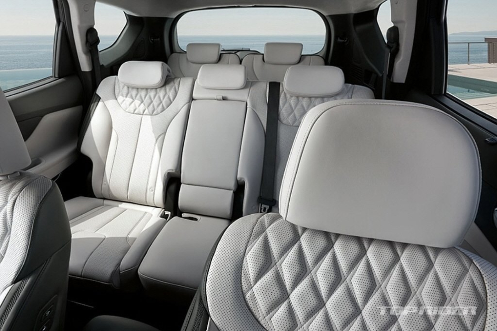 Hyundai Santa Fe 2023 bản Prestige Choice mới có kính cửa sổ cách âm ở hai hàng ghế đầu Hyundai Santa Fe 2023 bản Prestige Choice mới có kính cửa sổ cách âm ở hai hàng ghế đầu