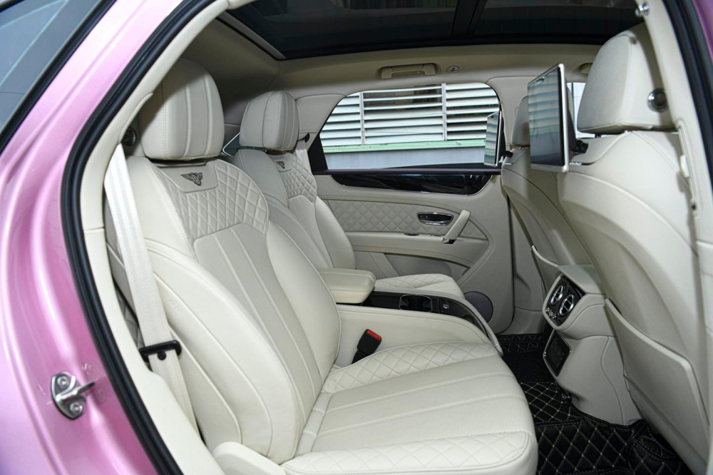 Nội thất xe Bentley Bentayga Passion Pink W12