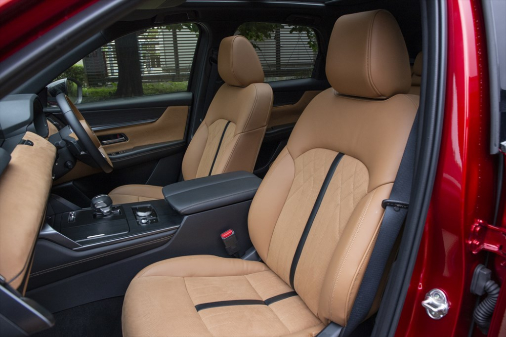 Hàng ghế trước của Mazda CX-60 2023