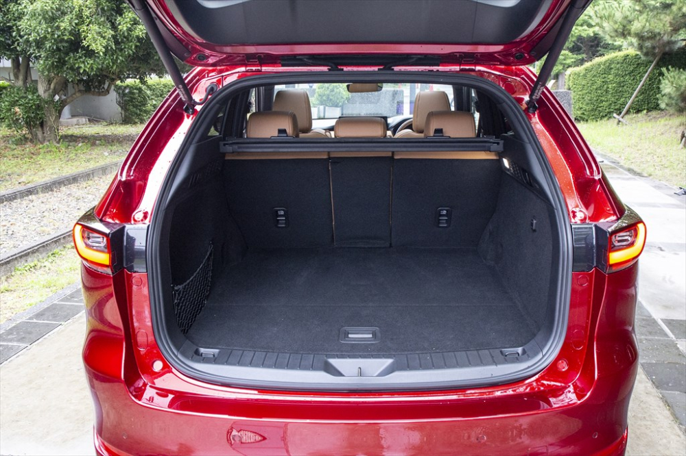 Khoang hành lý của Mazda CX-60 2023