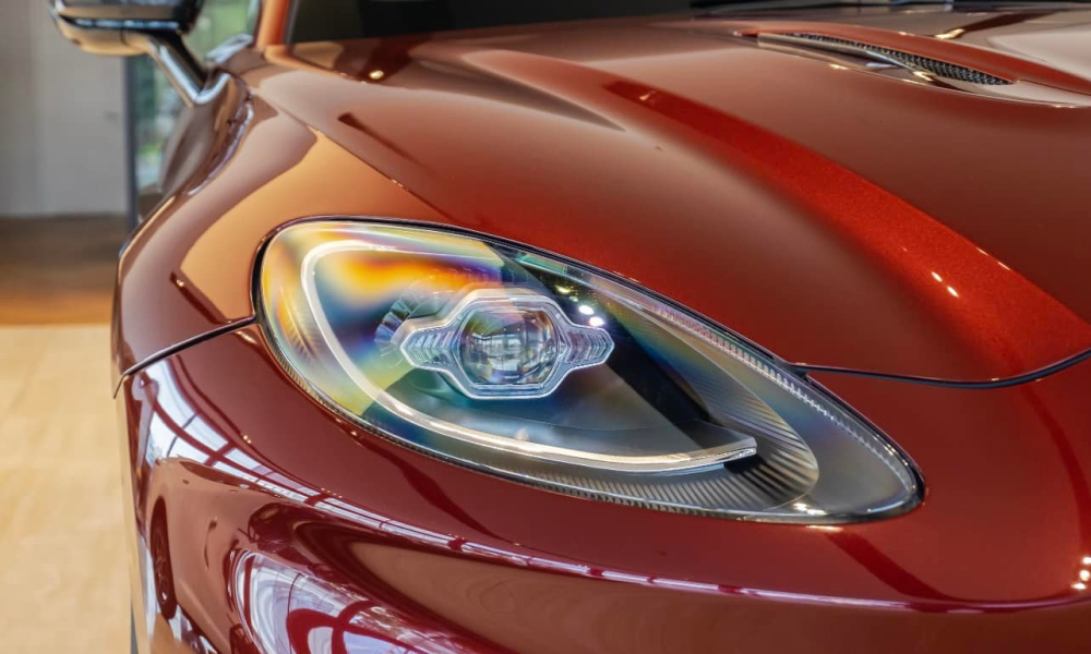 Cận cảnh đèn pha LED của xe Aston Martin DBX