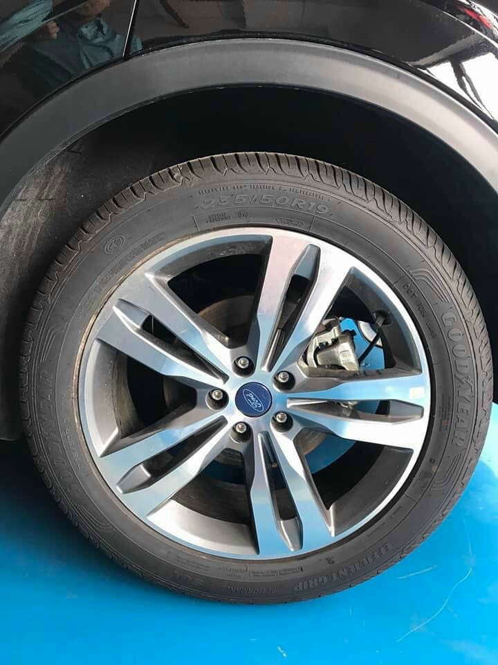 Sau khi xem hình ảnh bộ vành 19 inch của Ford Territory 2023, một số người định đặt mua đã muốn quay xe Sau khi xem hình ảnh bộ vành 19 inch của Ford Territory 2023, một số người định đặt mua đã muốn quay xe
