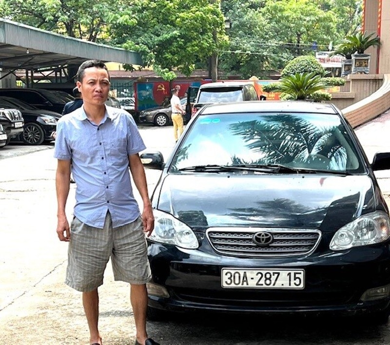 Đối tượng Nguyễn Văn Bình trộm chiếc xe của mình đang bị tạm giữ ở bãi đỗ xe sau khi bị CSGT lập biên bản. Đối tượng Nguyễn Văn Bình trộm chiếc xe của mình đang bị tạm giữ ở bãi đỗ xe sau khi bị CSGT lập biên bản.