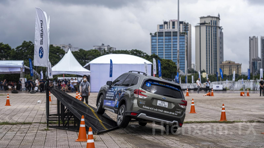 Bên cạnh màn trình diễn của Russ Swift, khách hàng tham gia sự kiện còn được lái thử mẫu xe Subaru Forester