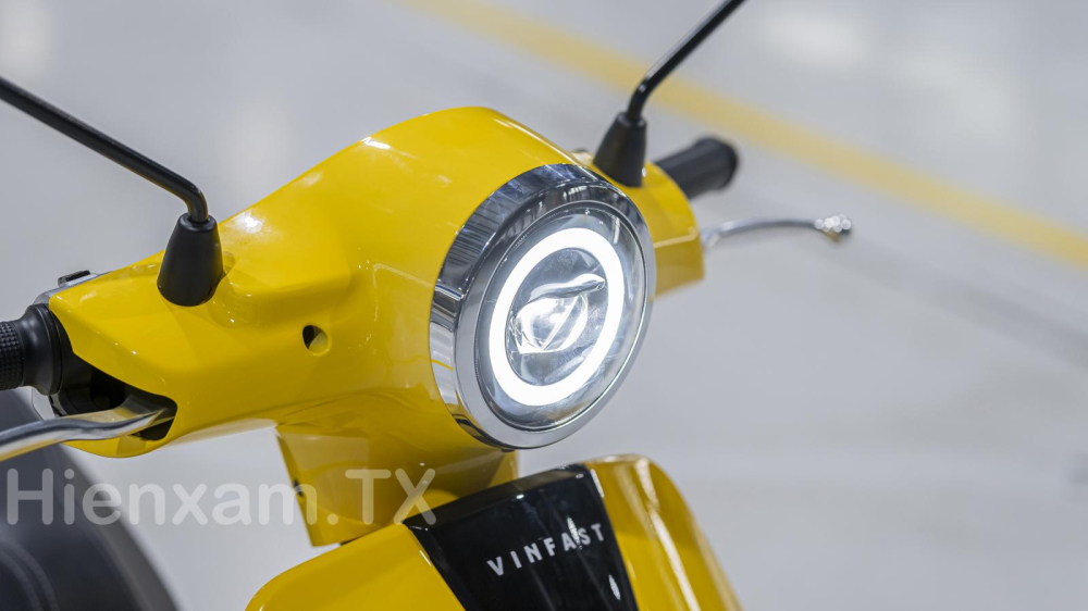 Đèn chiếu sáng của EVO200 là full-LED và có sử dụng bi projector cho khả năng chiếu sáng tốt hơn. Đèn chiếu sáng của EVO200 là full-LED và có sử dụng bi projector cho khả năng chiếu sáng tốt hơn.