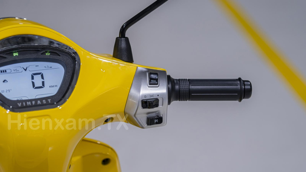 Trên EVO200 có 2 chế độ lái là ECO và Sport. Trên EVO200 có 2 chế độ lái là ECO và Sport.