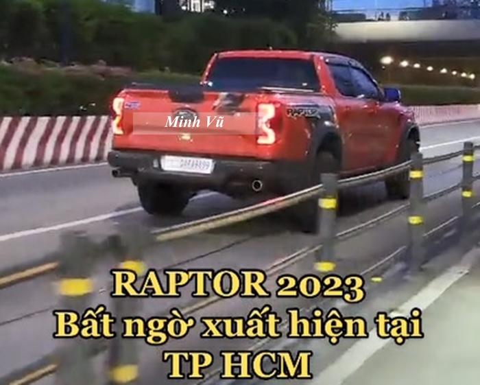 Bắt gặp Ford Ranger Raptor 2023 bất ngờ lăn bánh tại Việt Nam