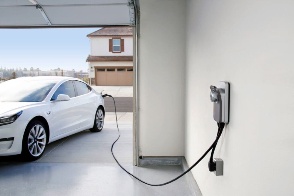 Các nhà sản xuất thường khuyên người dùng ô tô điện nên lắp bộ sạc cấp độ 2 ở nhà hoặc gara