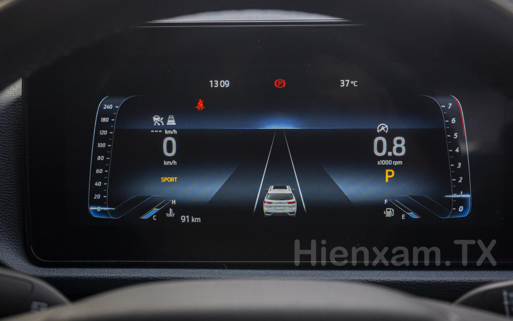 Màn hình điện tử phía sau vô-lăng có thể hiển thị đa thông tin và thay đổi giao diện tuỳ theo cài đặt của người lái. Màn hình điện tử phía sau vô-lăng có thể hiển thị đa thông tin và thay đổi giao diện tuỳ theo cài đặt của người lái.